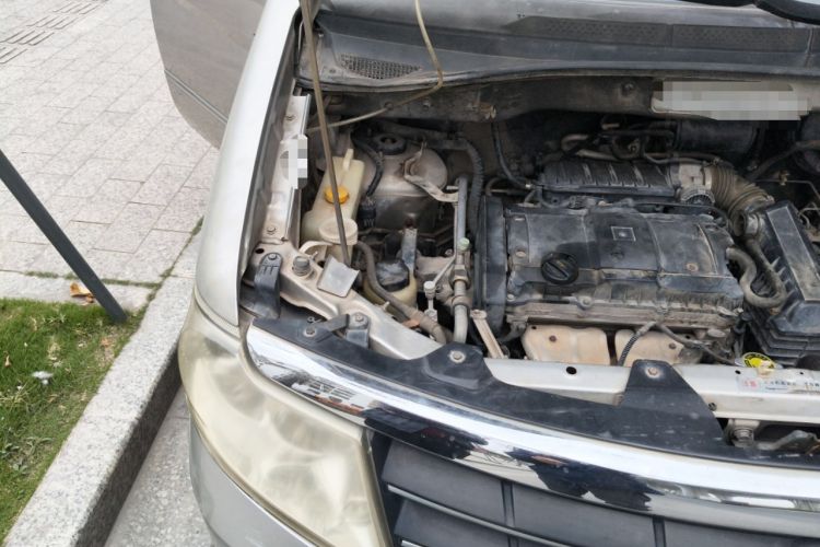 Used Dongfeng Shuaike 2011 1.6L Manual Comfort 7-Seater Engine Bay Right