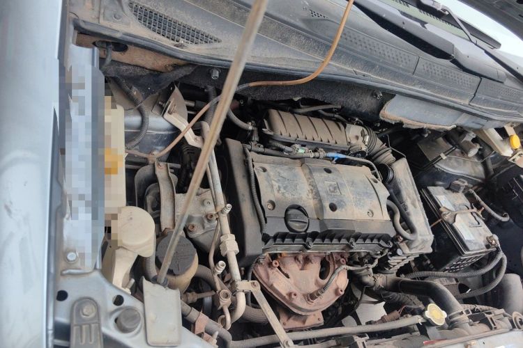 Used Dongfeng Shuaike 2011 1.6L Manual Practical 7-Seater Engine Bay Right