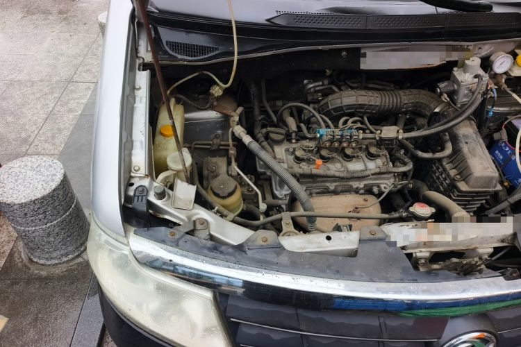 Used Dongfeng Shuaike 2011 1.5L Manual Standard Model 7 Seats China IV Standard Engine Bay Right