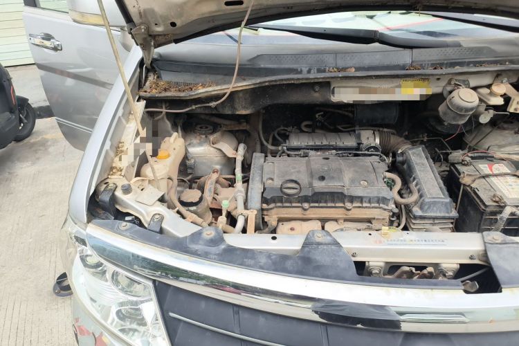 Used Dongfeng Shuaike 2011 1.6L Manual Comfort 7-Seater Engine Bay Right