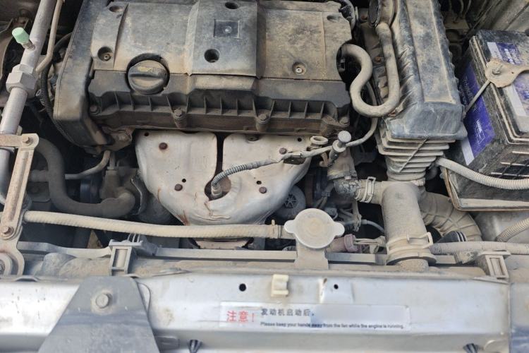 Used Dongfeng Shuaike 2011 1.6L Manual Comfort 7-Seater Engine Bay