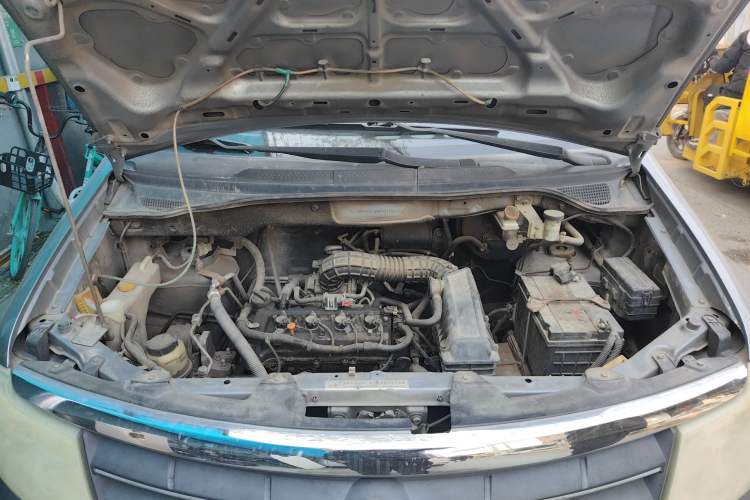 Used Dongfeng Shuaike 2011 1.5L Manual Comfort 7-Seater China IV Standard Engine Bay