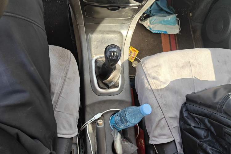 Used Dongfeng Shuaike 2011 1.6L Manual Comfort 7-Seater Gear Lever