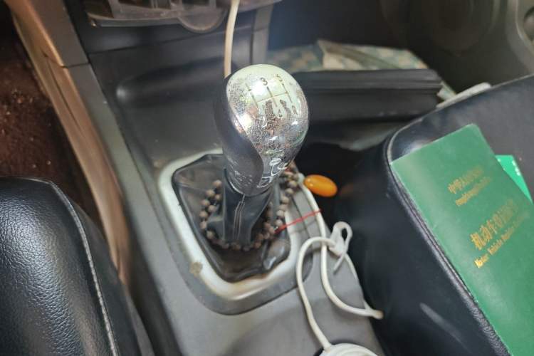Used Dongfeng Shuaike 2011 1.6L Manual Luxury 7-Seater Gear Lever