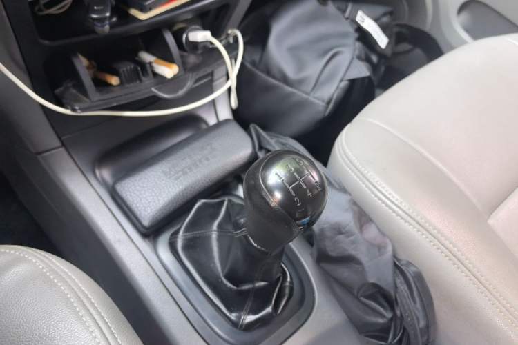 Used Dongfeng Shuaike 2011 1.6L Manual Commercial 5-Seater Gear Lever