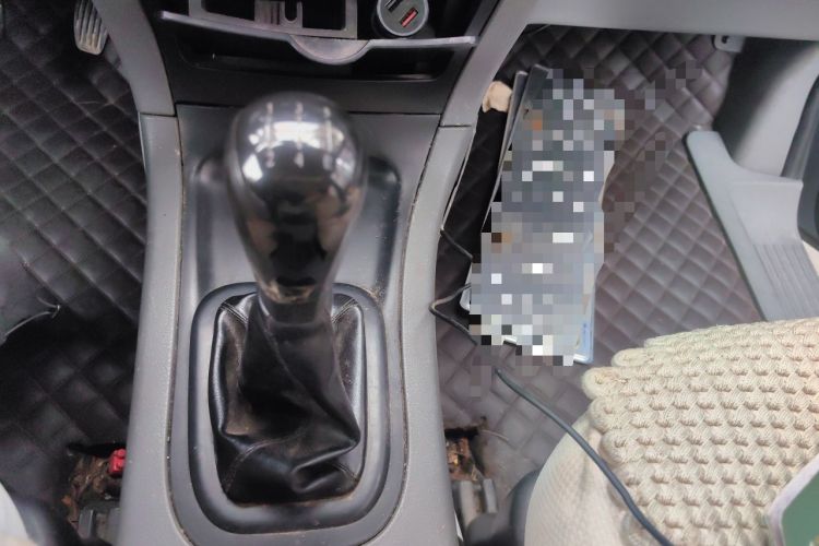 Used Dongfeng Shuaike 2011 1.6L Manual Practical 7-Seater Gear Lever
