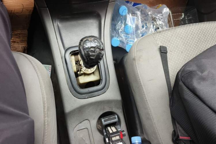 Used Dongfeng Shuaike 2011 1.5L Manual Standard Model 7 Seats China IV Standard Gear Lever
