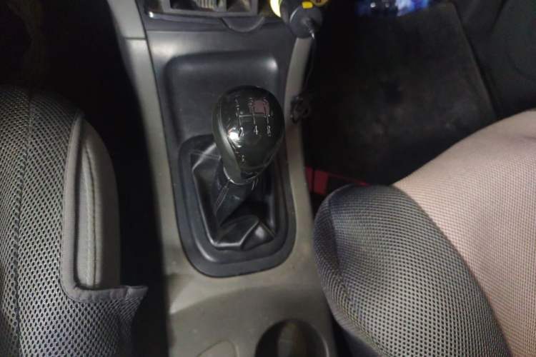Used Dongfeng Shuaike 2011 1.5L Manual Standard Model 7 Seats China IV Standard Gear Lever