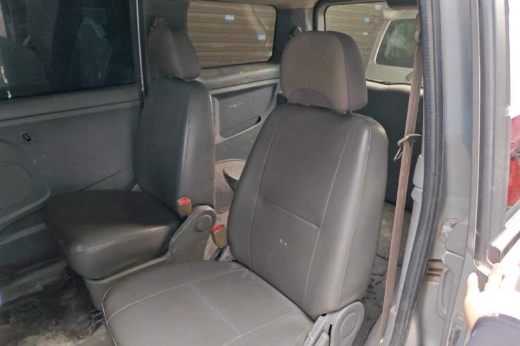 Used Dongfeng Shuaike 2011 1.6L Manual Comfort 7-Seater Left Rear Seat