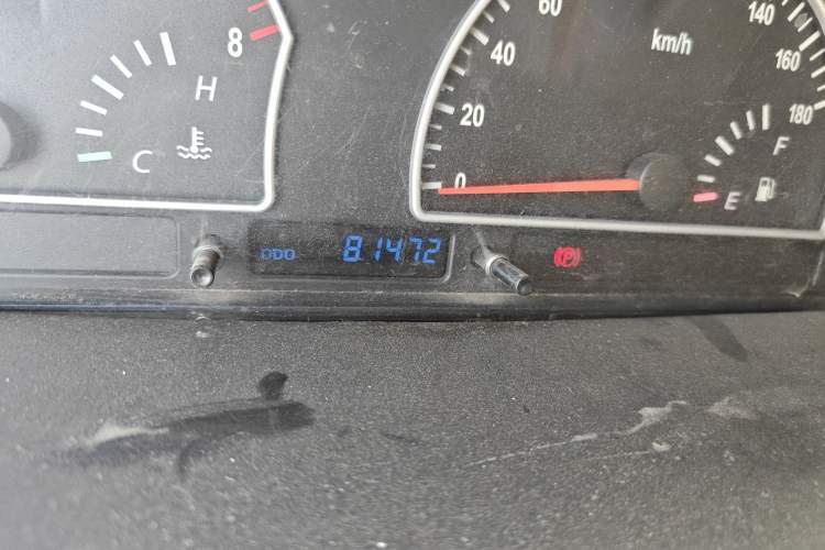 Used Dongfeng Shuaike 2011 1.6L Manual Comfort 7-Seater Odometer Close Up