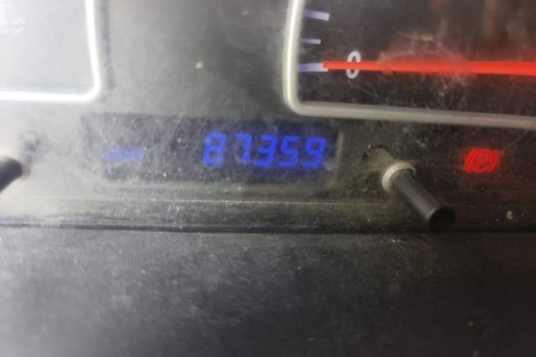 Used Dongfeng Shuaike 2011 1.6L Manual Comfort 7-Seater Odometer Close Up