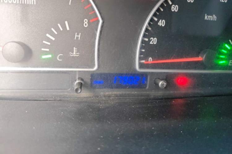 Used Dongfeng Shuaike 2011 1.6L Manual Comfort 7-Seater Odometer Close Up