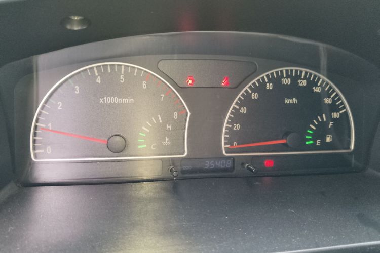 Used Dongfeng Shuaike 2011 1.6L Manual Comfort 7-Seater Odometer Close Up