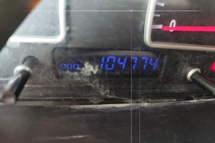 Used Dongfeng Shuaike 2011 1.6L Manual Comfort 7-Seater Odometer Close Up