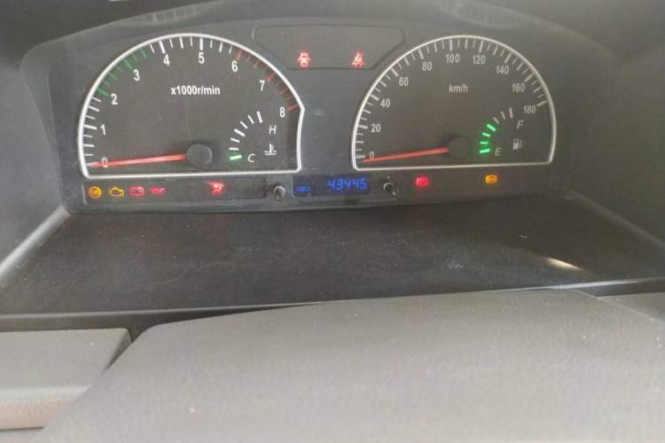 Used Dongfeng Shuaike 2011 1.6L Manual Comfort 7-Seater Odometer Close Up