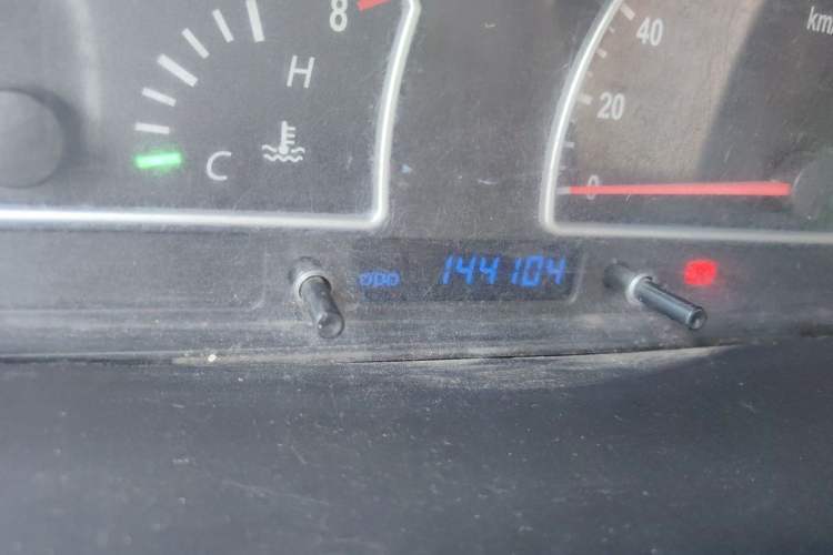 Used Dongfeng Shuaike 2011 1.6L Manual Practical 7-Seater Odometer Close Up