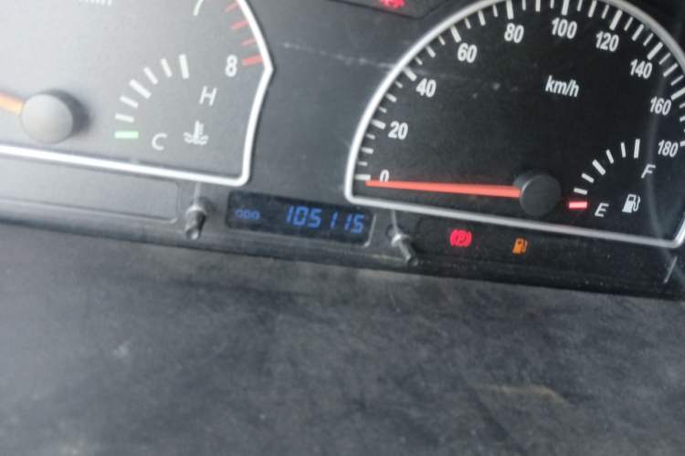 Used Dongfeng Shuaike 2011 1.6L Manual Comfort 7-Seater Odometer Close Up