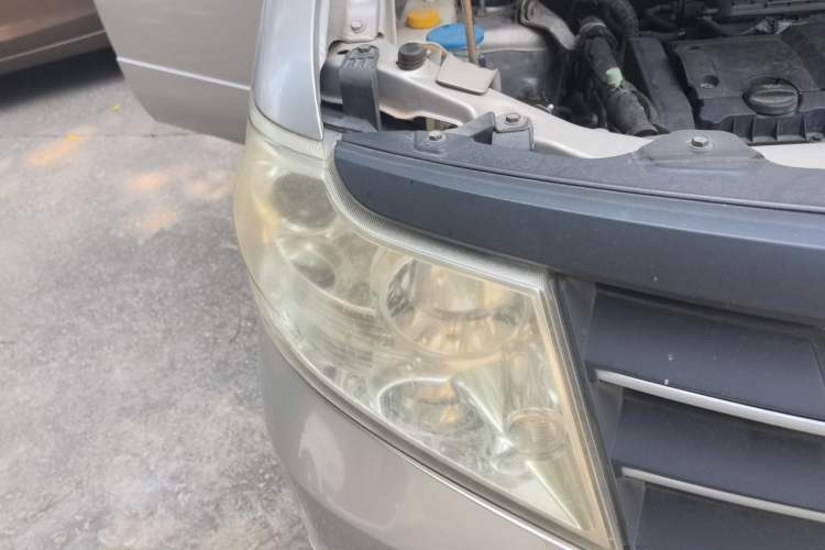 Used Dongfeng Shuaike 2011 1.6L Manual Commercial 5-Seater Right Front Headlight