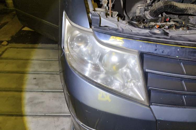 Used Dongfeng Shuaike 2011 1.5L Manual Comfort 7-Seater China IV Standard Right Front Headlight