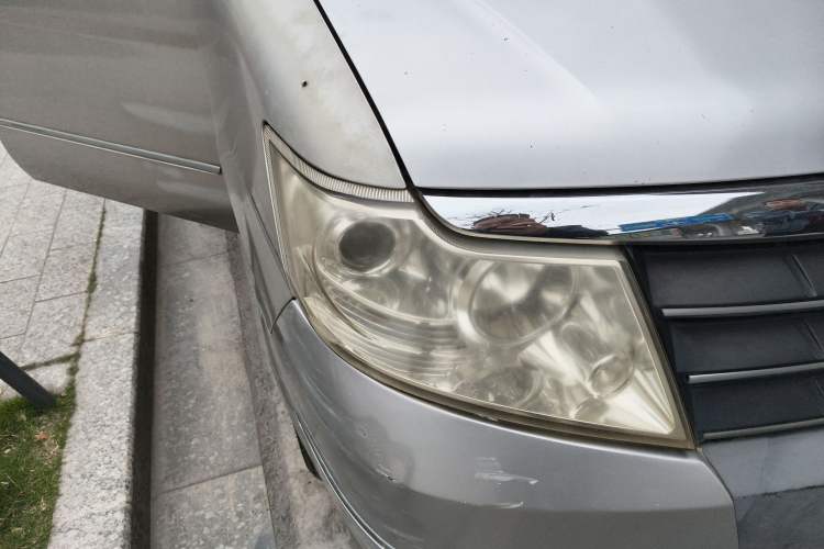 Used Dongfeng Shuaike 2011 1.6L Manual Comfort 7-Seater Right Front Headlight