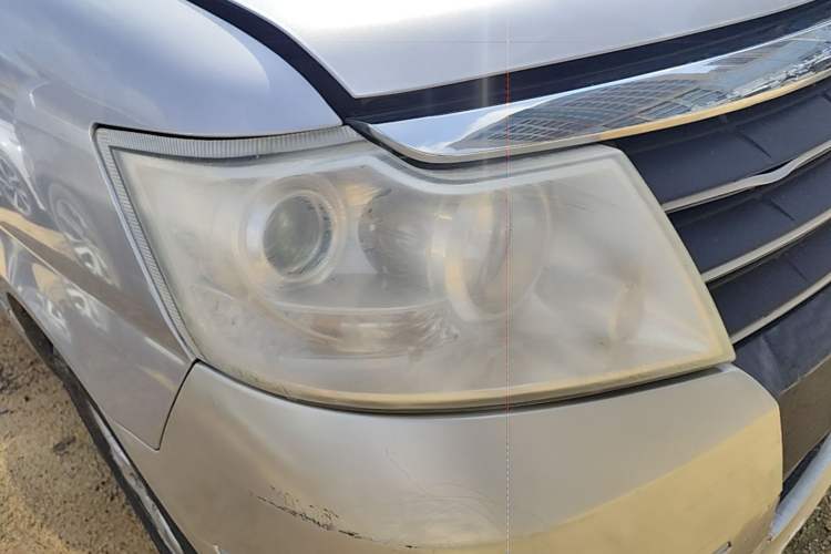 Used Dongfeng Shuaike 2011 1.6L Manual Comfort 7-Seater Right Front Headlight