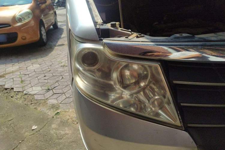 Used Dongfeng Shuaike 2011 1.6L Manual Comfort 7-Seater Right Front Headlight