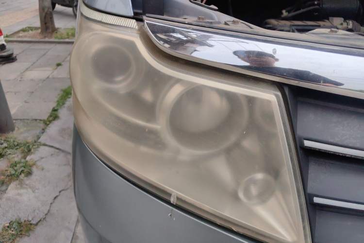 Used Dongfeng Shuaike 2011 1.6L Manual Practical 7-Seater Right Front Headlight