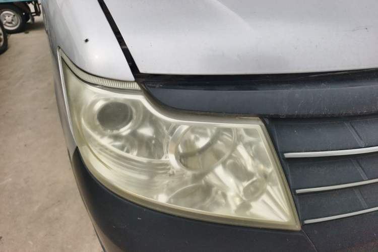 Used Dongfeng Shuaike 2011 1.5L Manual Standard 5-Seater China IV Right Front Headlight