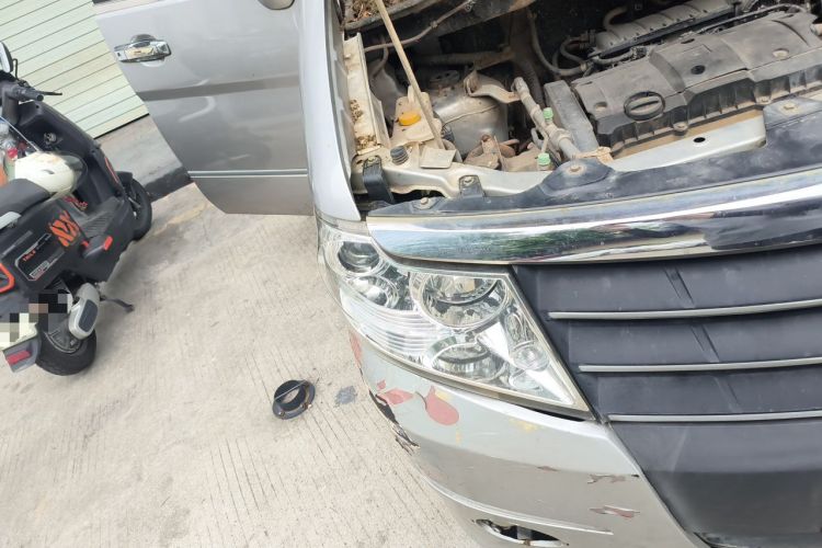 Used Dongfeng Shuaike 2011 1.6L Manual Comfort 7-Seater Right Front Headlight