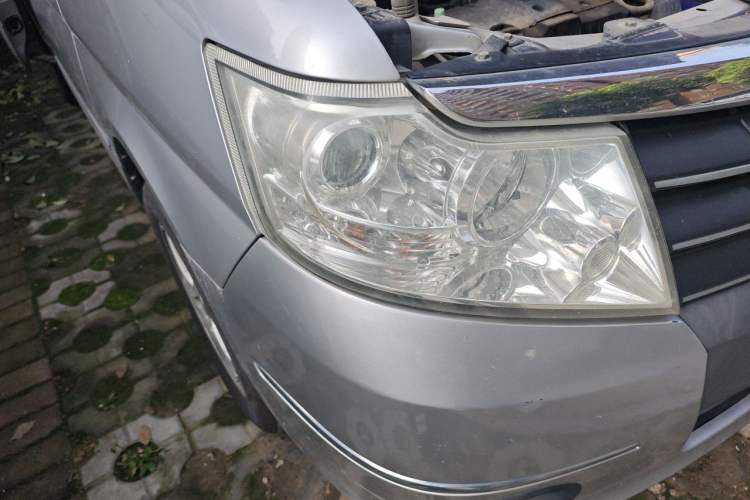 Used Dongfeng Shuaike 2011 1.6L Manual Comfort 7-Seater Right Front Headlight