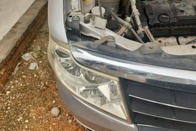 Used Dongfeng Shuaike 2011 1.6L Manual Practical 7-Seater Right Front Headlight