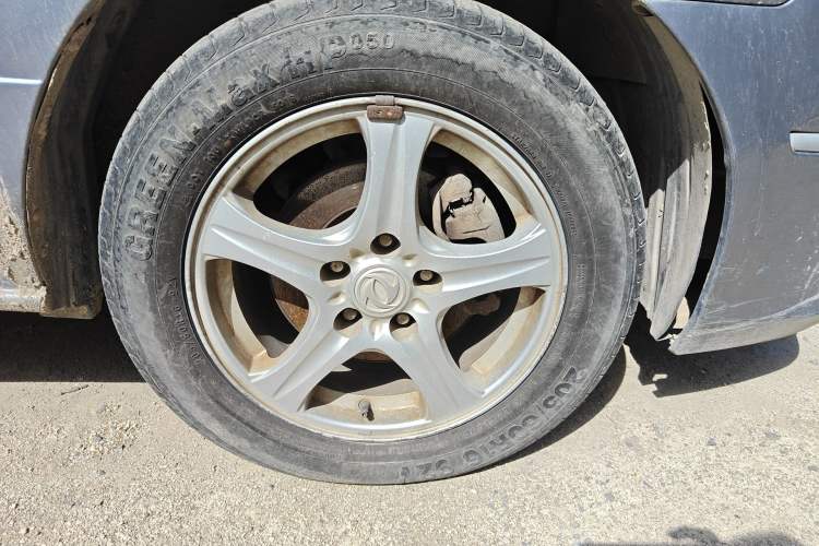 Used Dongfeng Shuaike 2011 1.6L Manual Comfort 7-Seater Right Front Wheel Hub