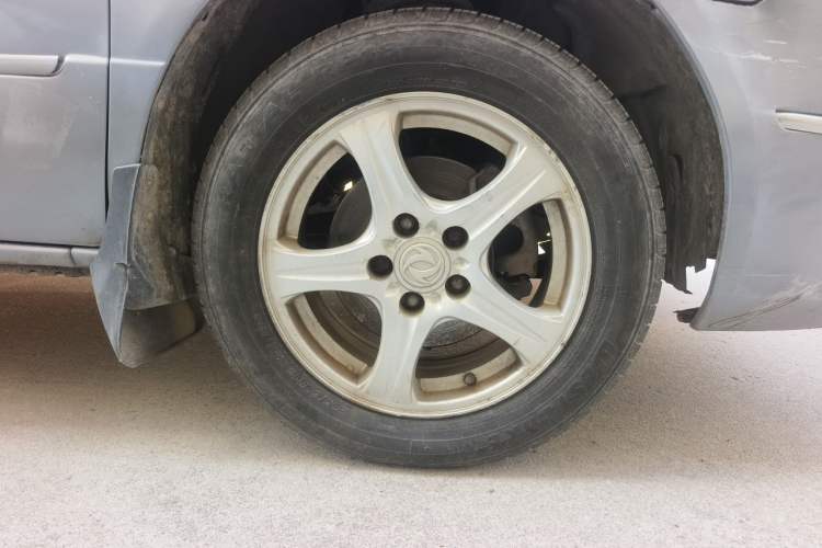 Used Dongfeng Shuaike 2011 1.6L Manual Comfort 7-Seater Right Front Wheel Hub