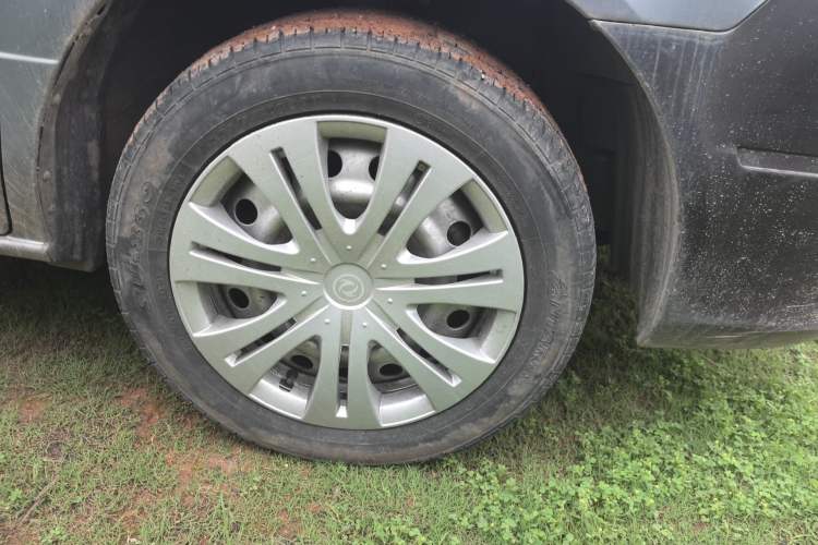 Used Dongfeng Shuaike 2011 1.6L Manual Commercial 5-Seater Right Front Wheel Hub