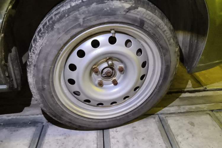 Used Dongfeng Shuaike 2011 1.5L Manual Comfort 7-Seater China IV Standard Right Front Wheel Hub