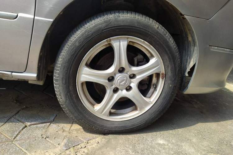 Used Dongfeng Shuaike 2011 1.6L Manual Comfort 7-Seater Right Front Wheel Hub