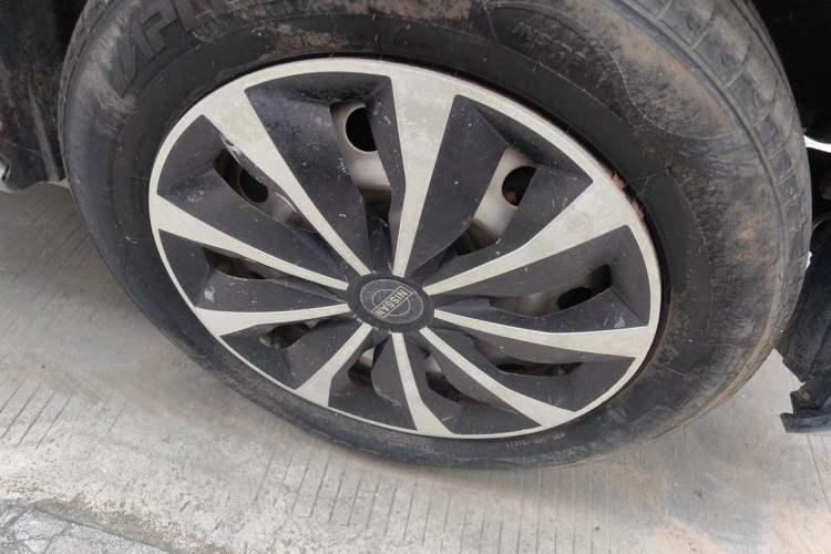 Used Dongfeng Shuaike 2011 1.6L Manual Practical 7-Seater Right Front Wheel Hub
