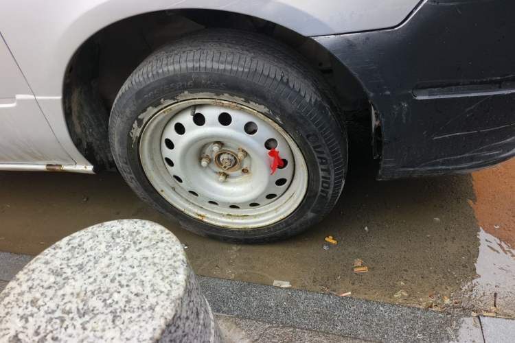 Used Dongfeng Shuaike 2011 1.5L Manual Standard Model 7 Seats China IV Standard Right Front Wheel Hub