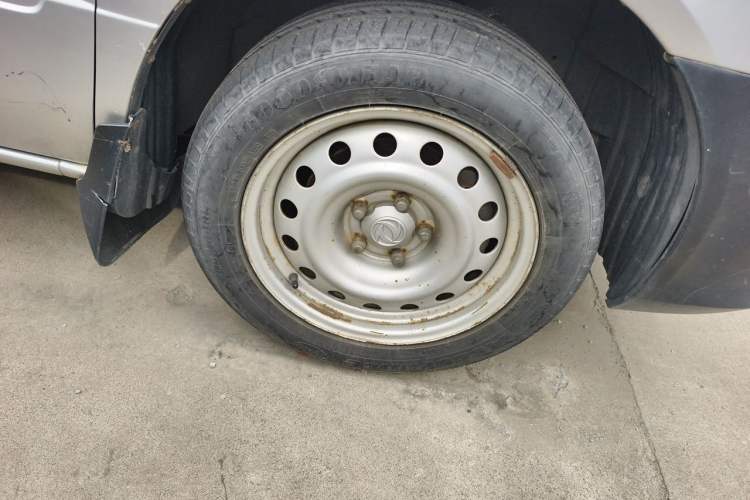 Used Dongfeng Shuaike 2011 1.5L Manual Standard 5-Seater China IV Right Front Wheel Hub