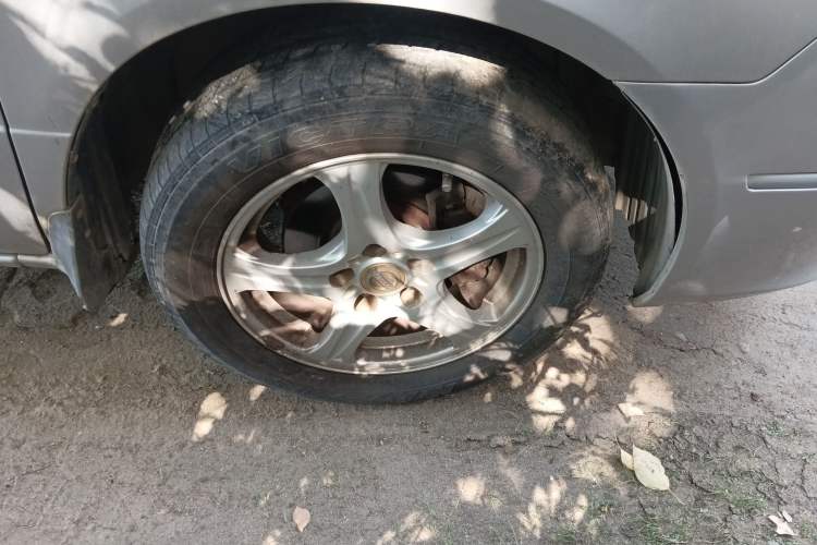 Used Dongfeng Shuaike 2011 1.6L Manual Comfort 7-Seater Right Front Wheel Hub