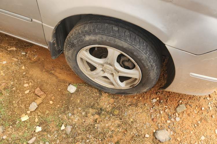 Used Dongfeng Shuaike 2011 1.6L Manual Practical 7-Seater Right Front Wheel Hub