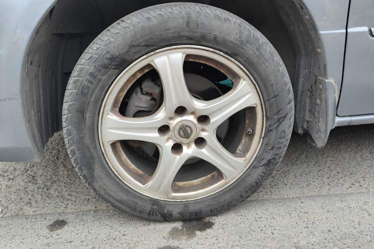 Used Dongfeng Shuaike 2011 1.5L Manual Comfort 7-Seater China IV Standard Right Front Wheel Hub