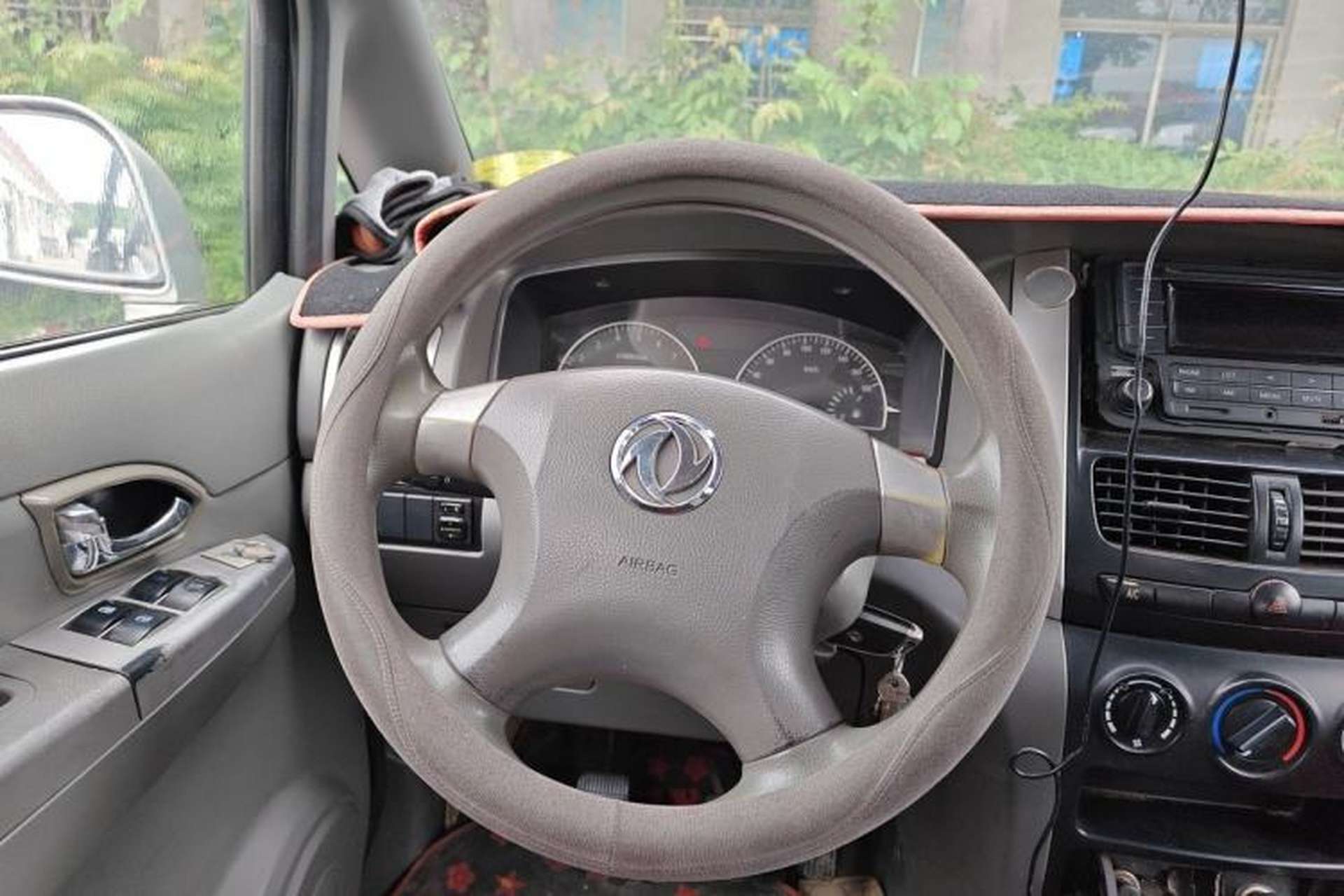 Used Dongfeng Shuaike 2011 1.6L Manual Luxury 7-Seater Steering Wheel