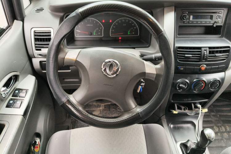 Used Dongfeng Shuaike 2011 1.6L Manual Comfort 7-Seater Steering Wheel