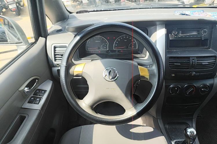 Used Dongfeng Shuaike 2011 1.6L Manual Comfort 7-Seater Steering Wheel