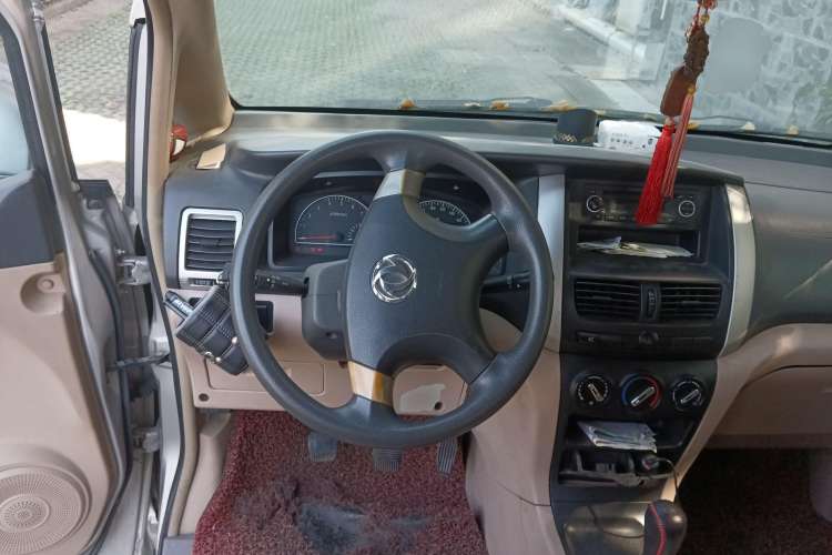 Used Dongfeng Shuaike 2011 1.6L Manual Comfort 7-Seater Steering Wheel
