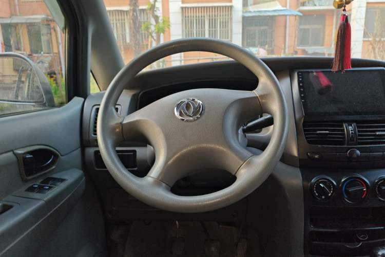 Used Dongfeng Shuaike 2011 1.5L Manual Comfort 7-Seater China IV Standard Steering Wheel