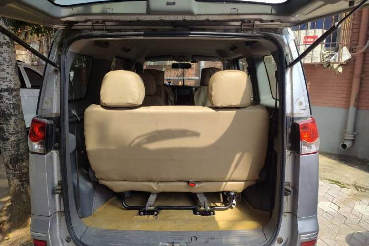 Used Dongfeng Shuaike 2011 1.6L Manual Comfort 7-Seater Trunk