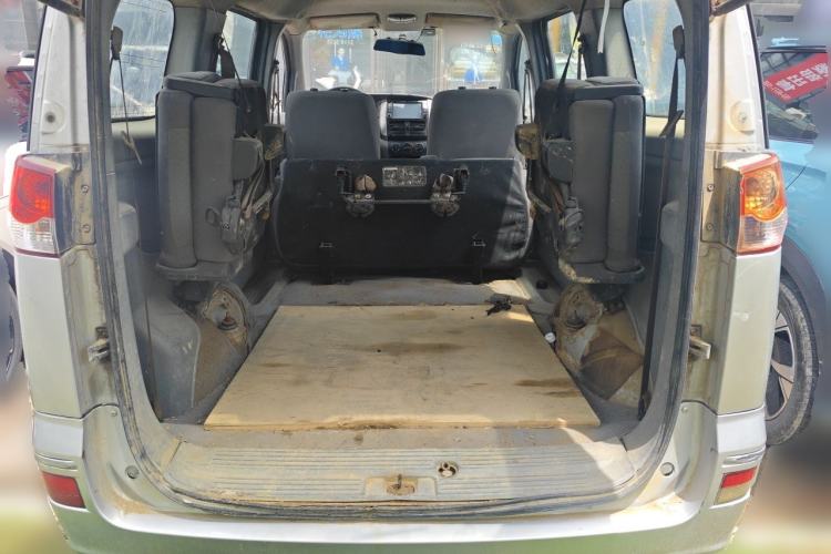 Used Dongfeng Shuaike 2011 1.6L Manual Comfort 7-Seater Trunk