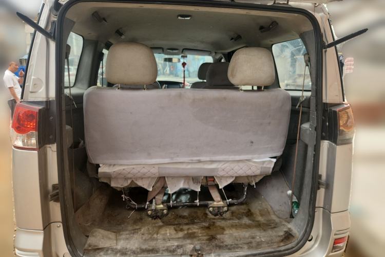 Used Dongfeng Shuaike 2011 1.6L Manual Practical 7-Seater Trunk